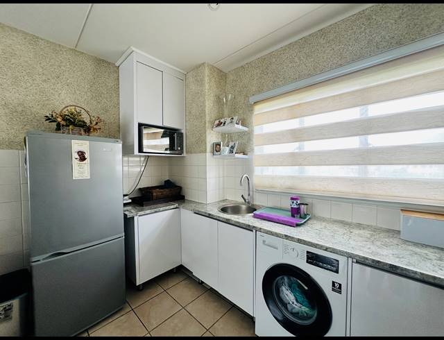 2 BEDROOM TOWNHOUSE FOR SALE IN MEREDALE